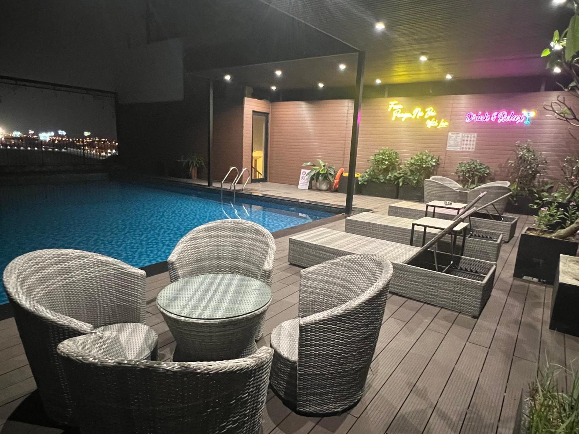 Paragon Noi Bai Hotel & Pool Ханой Екстериор снимка